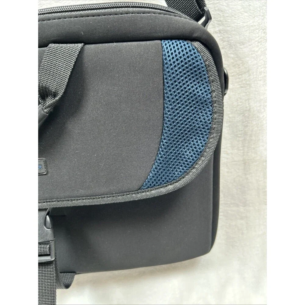 Targus Laptop Messenger Bag Black CVR20101-01 With Strap for 15” Laptop